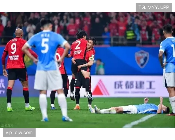 成都蓉城阿洛伊西重攻轻守，防线前移致身后空间过大